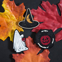 Load image into Gallery viewer, Halloween Wooden Pin - Choice of Ghost, Pumpkin or Witch&#39;s Hat